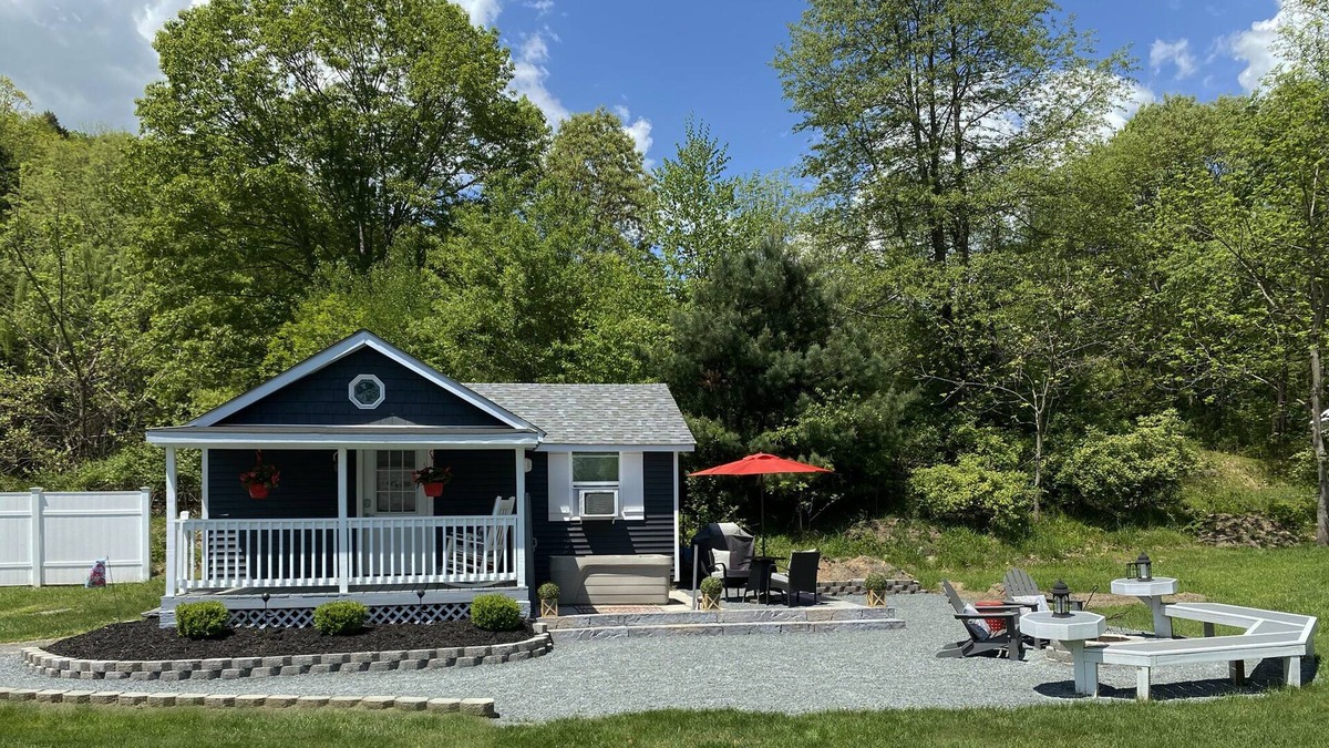 Beemerville Cottage | Delaware River Access, Cozy Hot Tub For Two, Pool