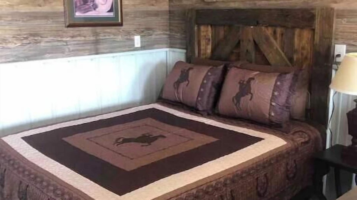 Tuscumbia Cabin | “Delbert” one of the 5 Tiny Cabins on the Osage River