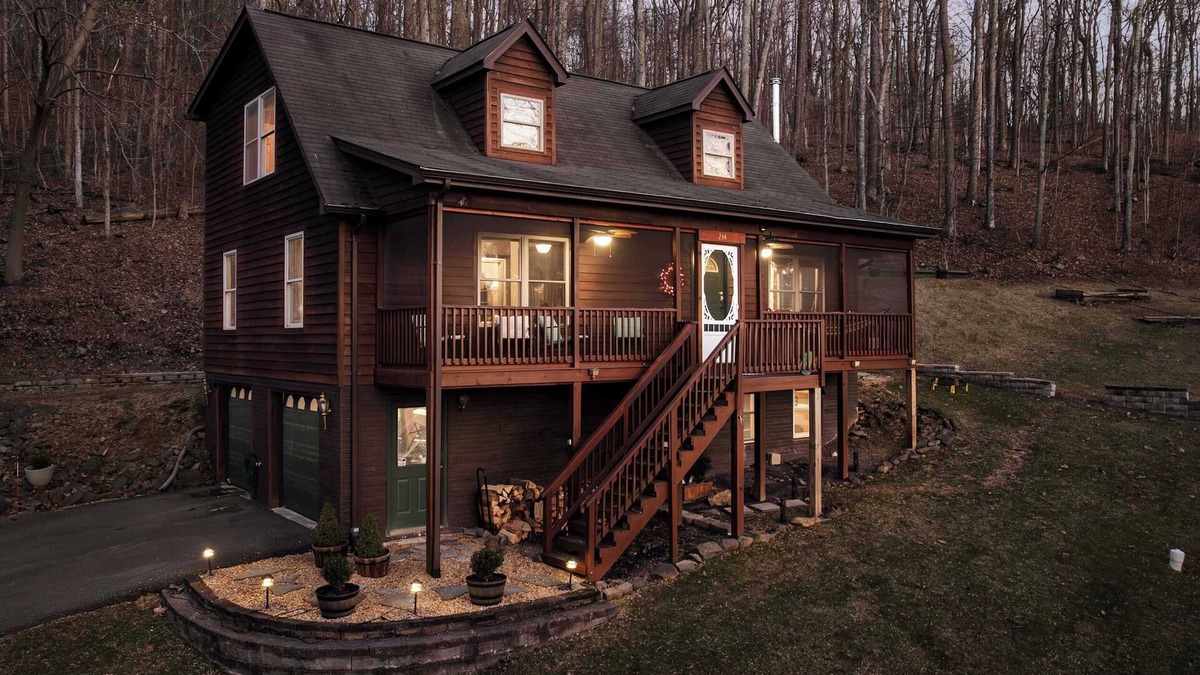 Linden Cabin | Delicious Cabin Screened Porch, Hot Tub & Charm