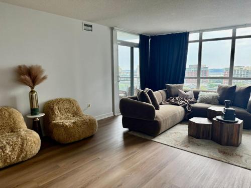 CityPlace Apartment | Delight 2BR Apartment in Downtown Toronto - Free Parking