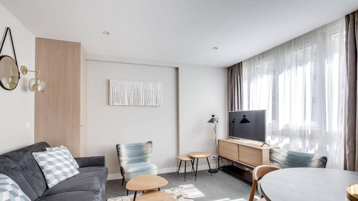 Vanves Apartment | Delight Porte de Versailles