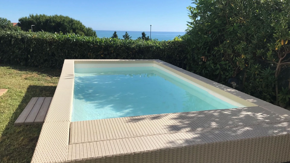 Potenza Picena Villa | Delightful Villino sea view 4km from the beaches with mini Jacuzzi pool.