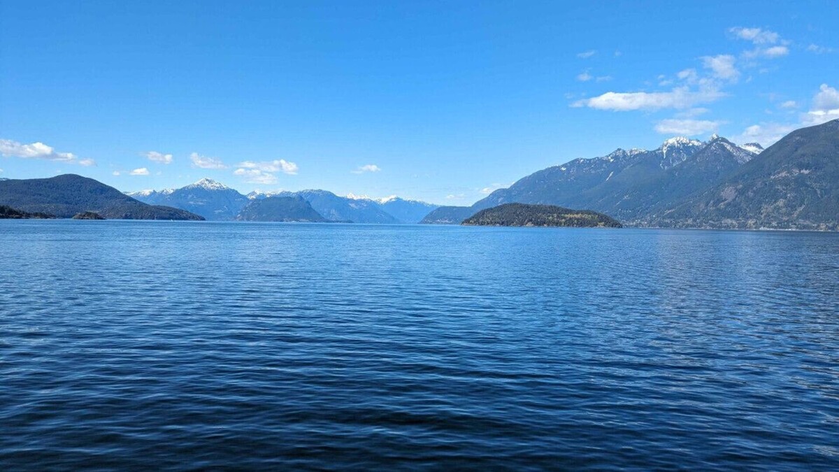 Bowen Island Condo | Delightful 1-bedroom Queen Hilltop Suite