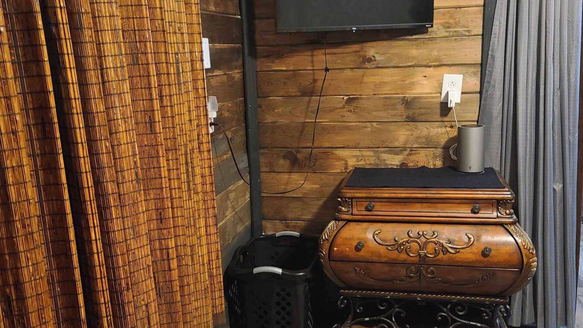 Flatwoods Cabin | Delightful 1 Bedroom Bunkhouse in Flatwoods, WV