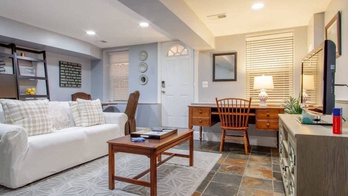 Near Northeast Apartment | Delightful 1-BR Accommodations/Nearby METRO