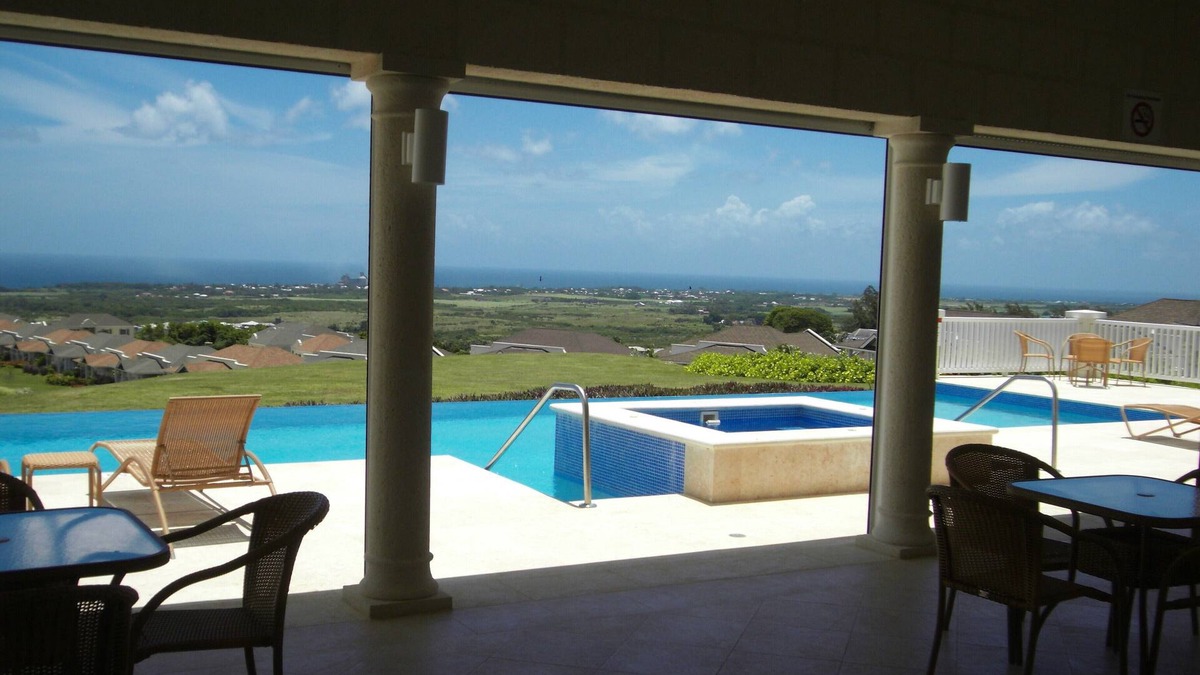 Vuemont Apartment | Delightful 2 Bed apt, sea & pool views to front & rear