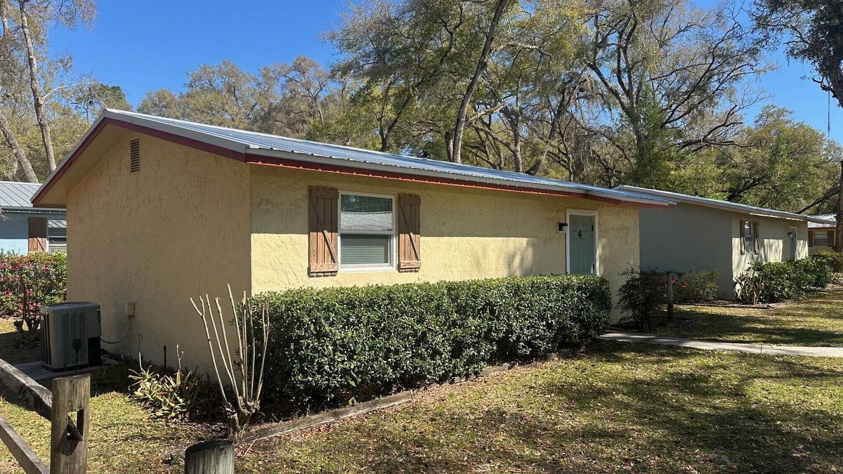 Salt Springs Cabin | Delightful 2 bed cabin with AC in Salt Springs - other cabins available