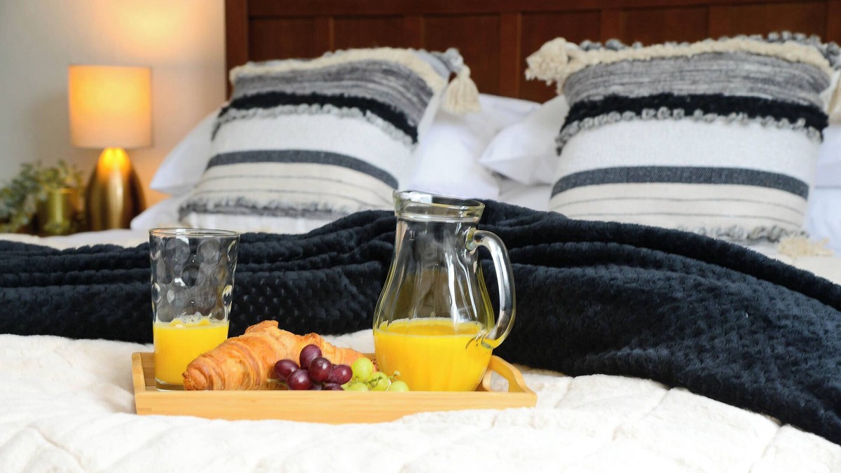 Barnsley House | Delightful 2 bed town centre house, sleeps 4