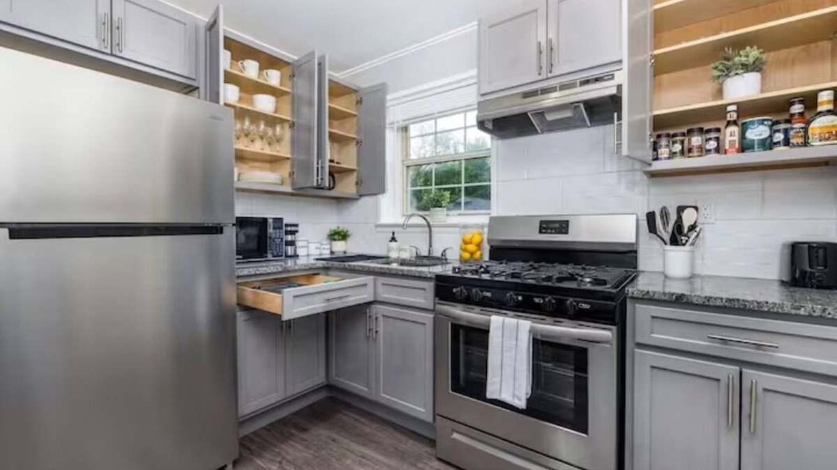 Newington Apartment | Delightful 2-bedroom apartment with AC in West Hartford