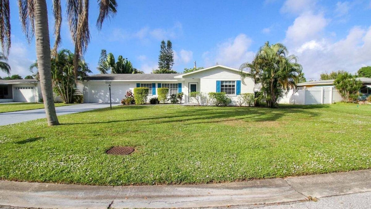 Bradenton House | Delightful 2 BR/2 BA Home in West Bradenton - Sans Souci