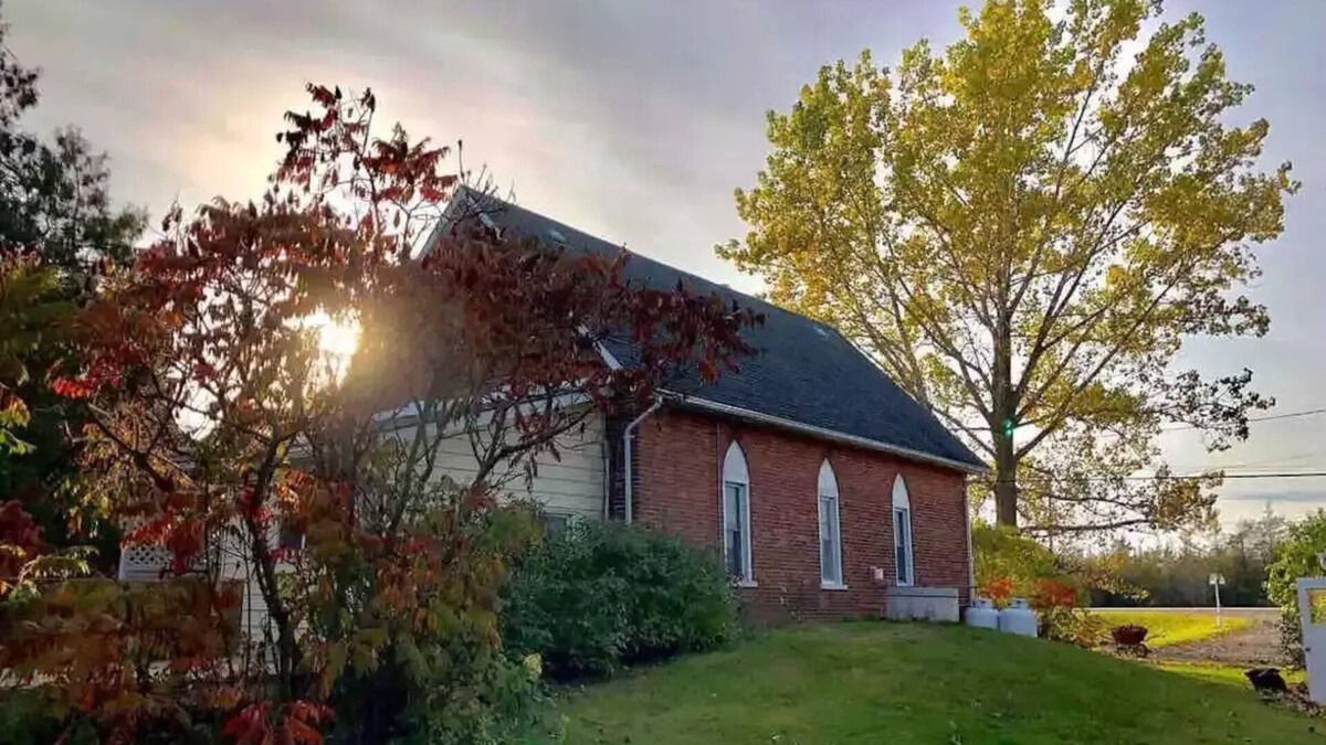 Prince Edward House | Delightful 2bdrm Church w/Incredible Water View!nn