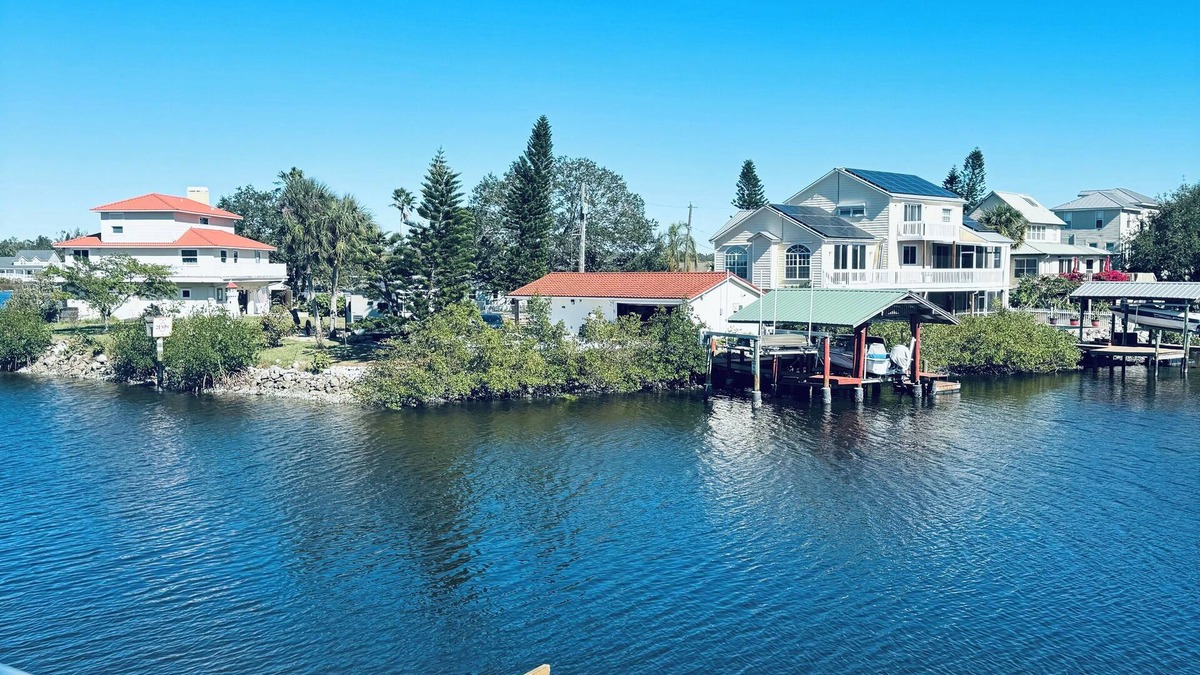 Gibsonton House | Delightful 3-bedroom house in Gibsonton with WiFi access