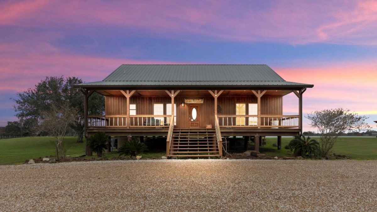 Elmaton Other | ☆Delightful 4 Bedroom, lake view. Sleep 8-12.☆