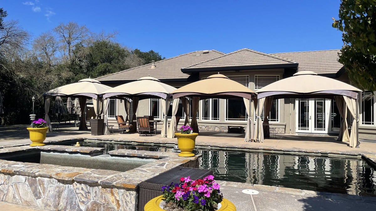Gilroy Other | Delightful 4 bedroom ranch with poolside kitchen