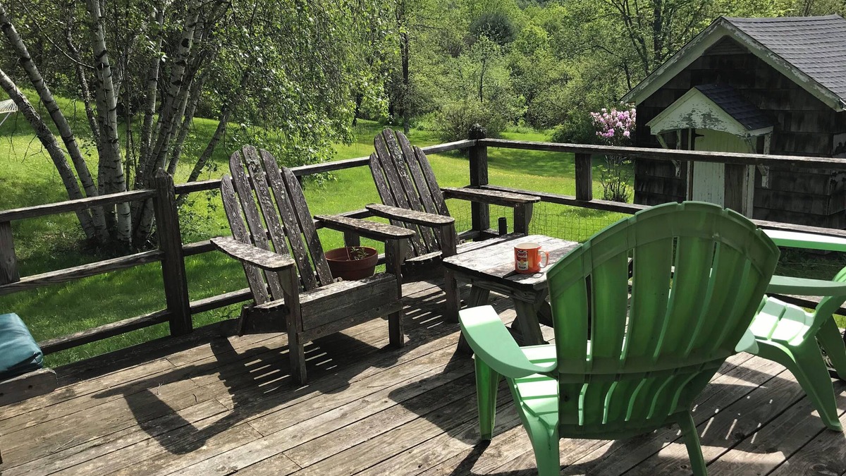 Roscoe House | Delightful 5-bedroom house with WiFi, WBFP, acres of woods and fields in Roscoe