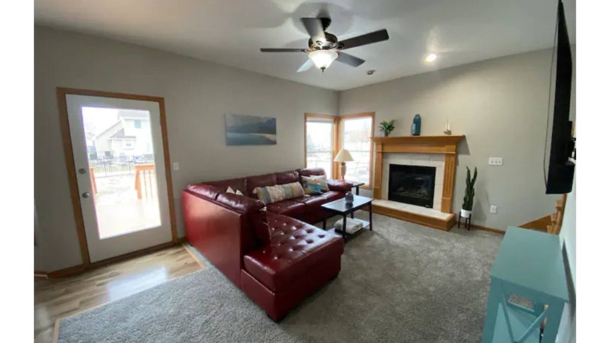 Waukee House | Delightful 5b stay in Paradise!