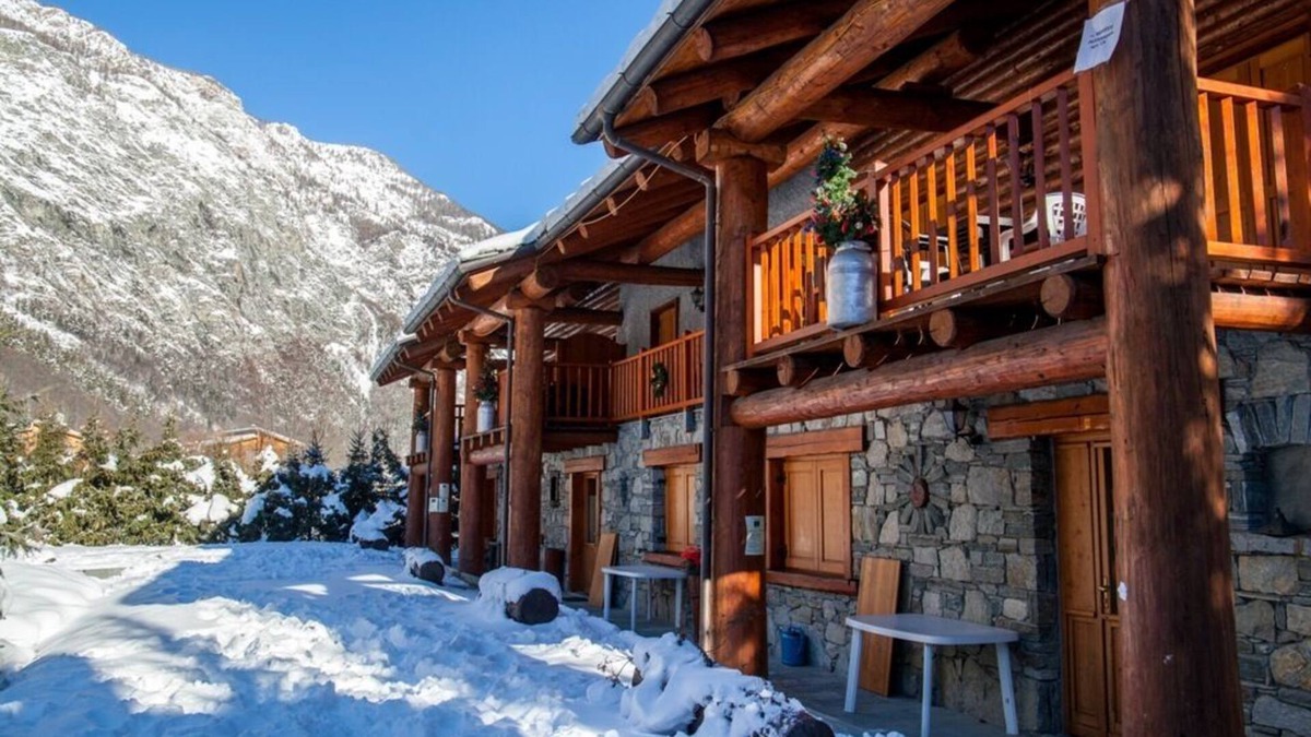Antey-Saint-Andre Ski Chalet | Delightful apartment in Antey St. André