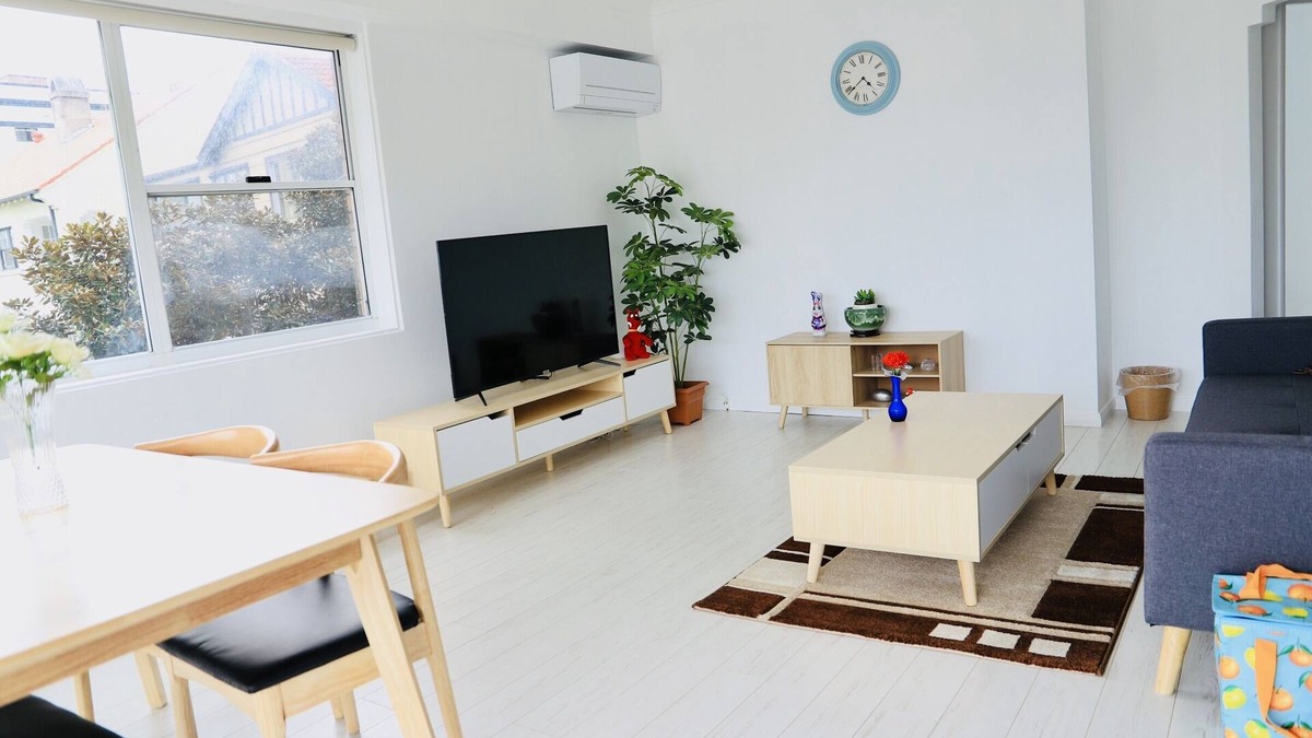 McMahons Point Apartment | Delightful apartment with breathtaking Sydney Harbour views.