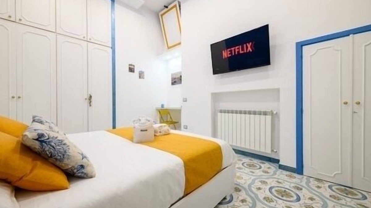 San Ferdinando Apartment | Delightful apartment located one minute from Lungomare Caracciolo