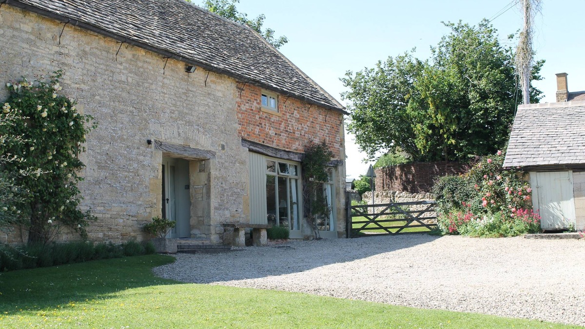 Temple Guiting Cottage | Delightful, barn cottage in peaceful rural village. Walks, pubs, scenery. Relax!