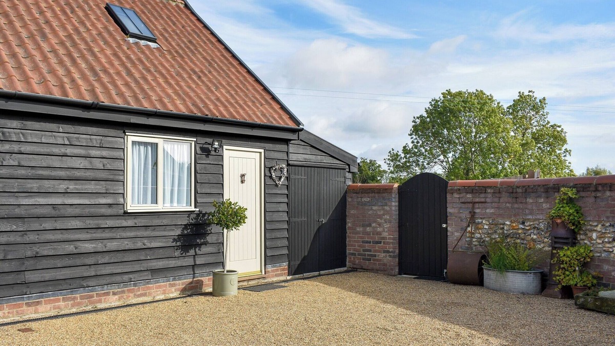Weybread Cottage | Delightful barn with lovely views over the miniature ponies.