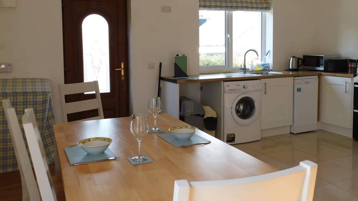 Skibbereen House | Delightful bungalow near Skibbereen & Baltimore