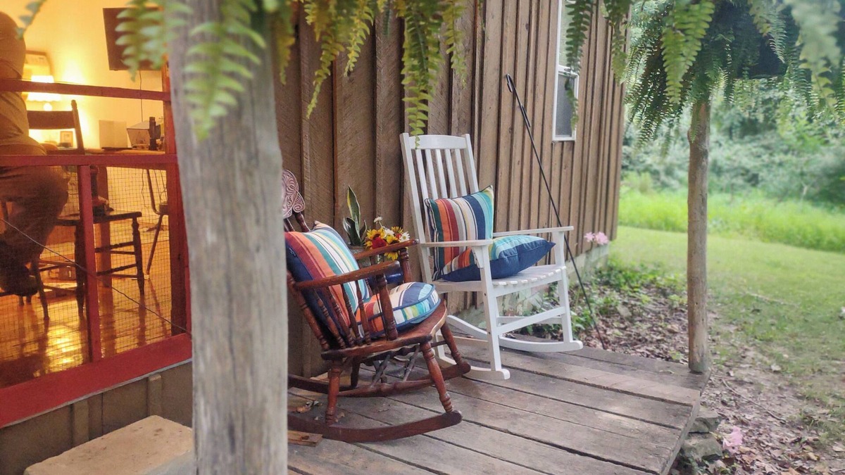 Carbondale Cabin | Delightful Cabin near a wildlife refuge, 6 miles to Carbondale Illinois.