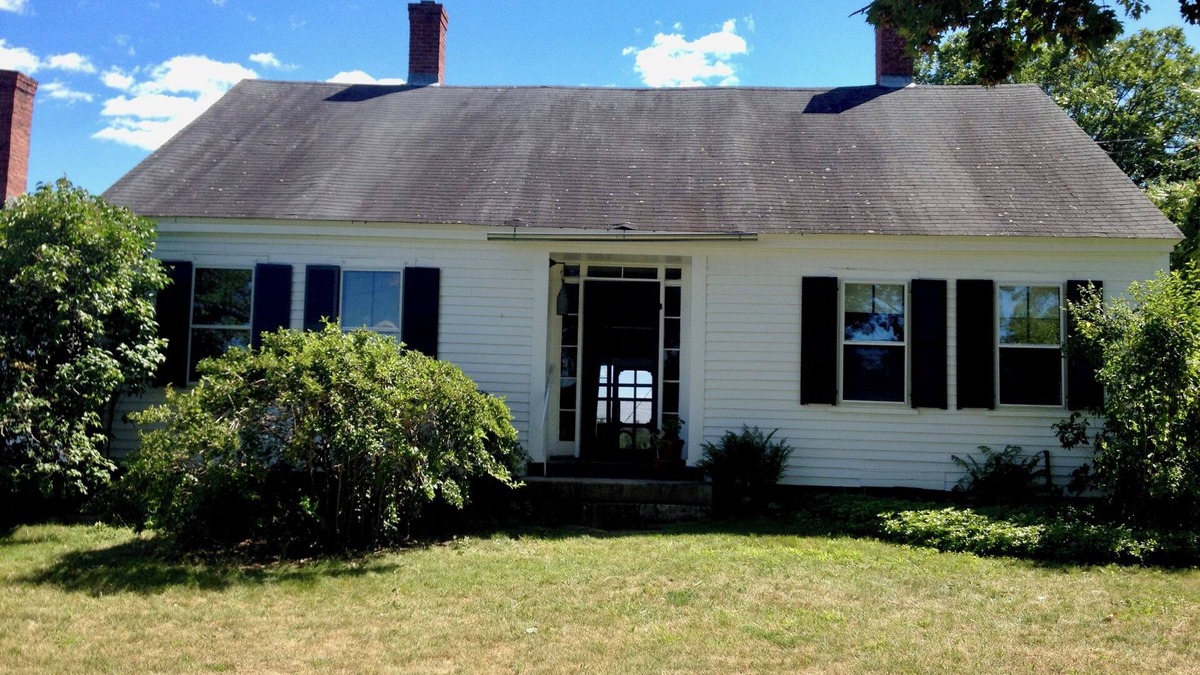 Lyndeborough House | Delightful Classic Farmhouse With Gorgeous Views