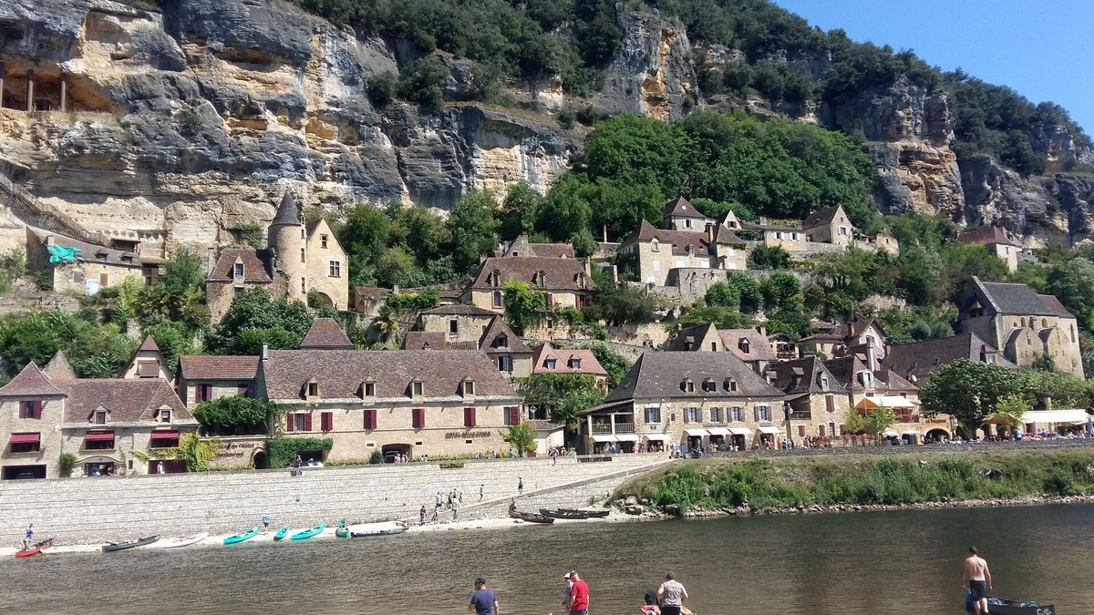 Saint-Cybranet House | Delightful cottage perched on a hillside with garden and jacuzzi - great views!