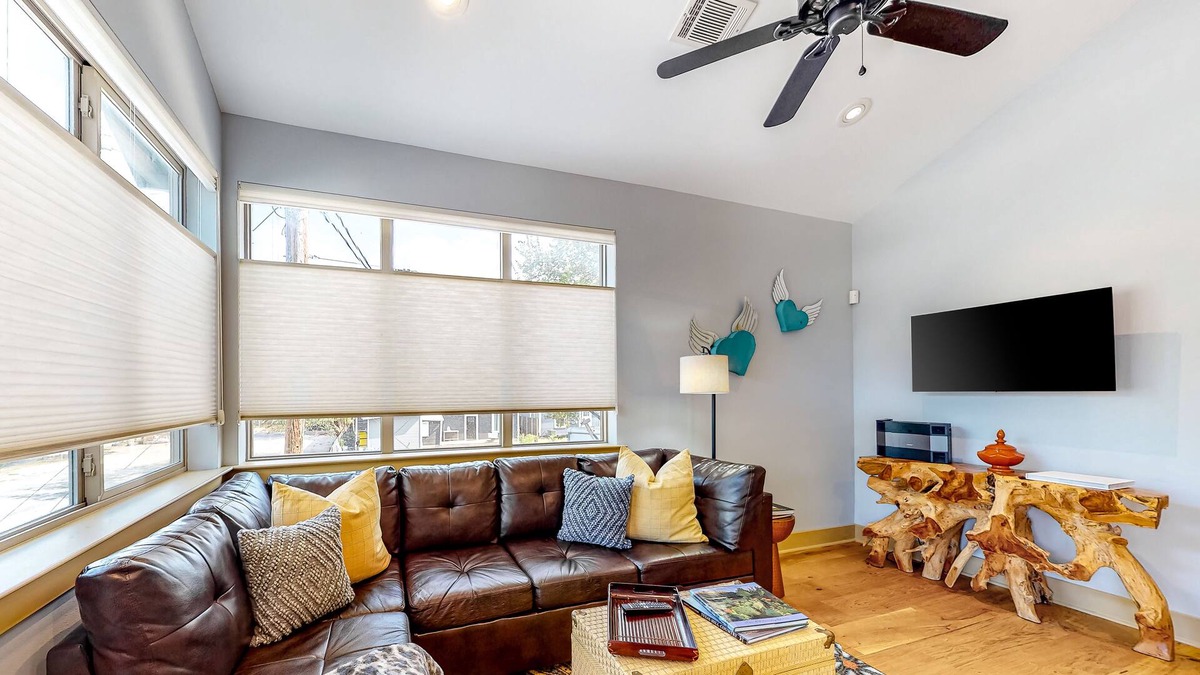 East Cesar Chavez Cottage | Delightful cottage in eclectic neighborhood with W/D, downtown views, & parking