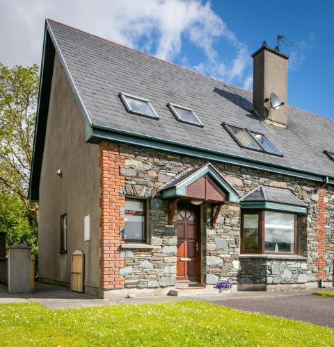 Kenmare House | Delightful cottage just steps from Kenmare town