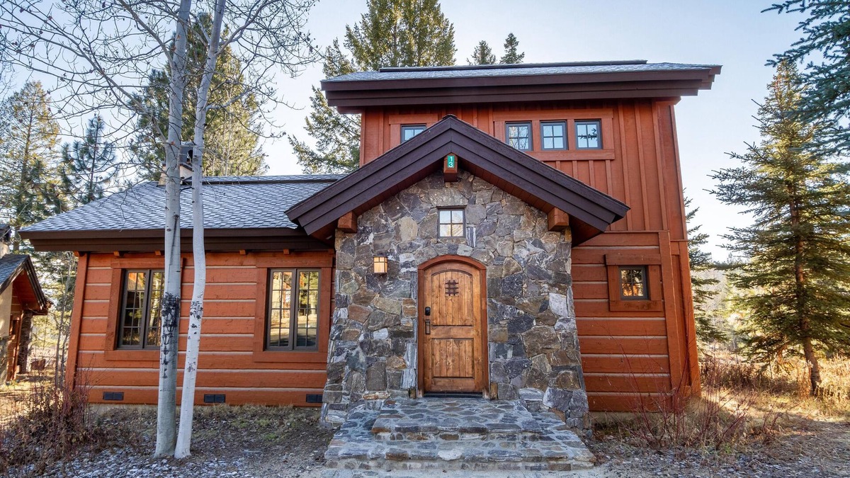 Tamarack Cottage | Delightful Cottage |Ski In/Out | Private Hot Tub
