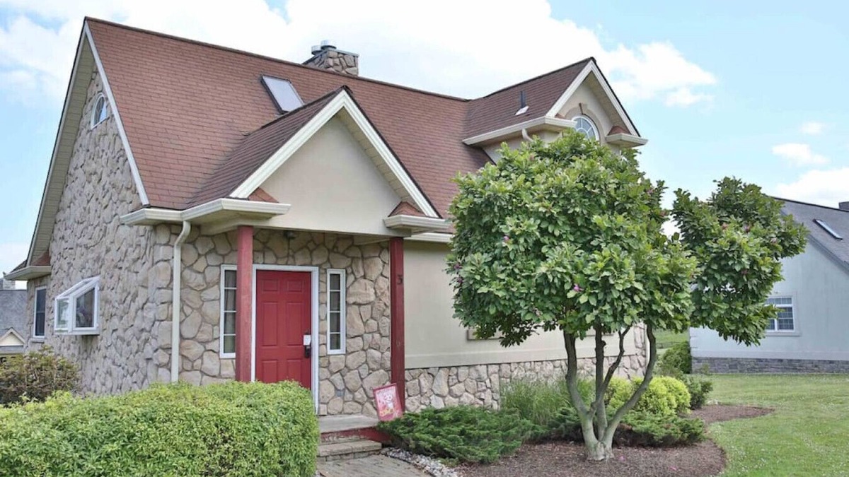 Millersburg Cottage | Delightful Cottage With Seasonal Pool/Hot Tub