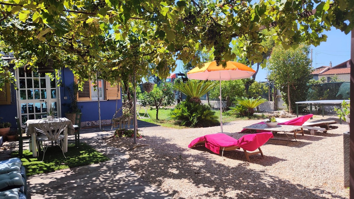 Fondi House | Delightful country house near the sea with orchard
