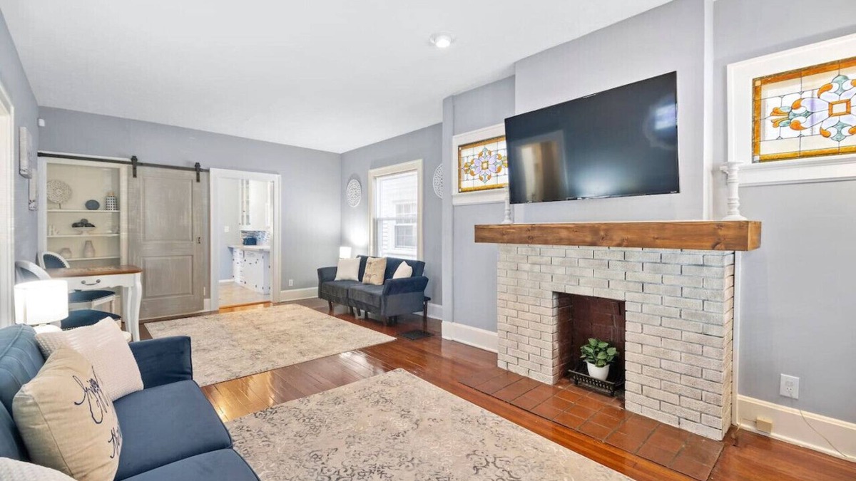 Hamilton House | Delightful Cozy Home/2 bed 1 Bath Sleeps 8/private