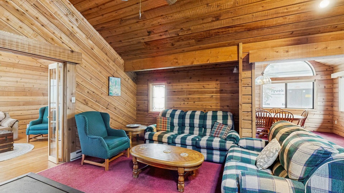 McCall House | Delightful, Dog-Friendly Cabin w/Gorgeous Wooden Setting, Wood Stove, Free WiFi