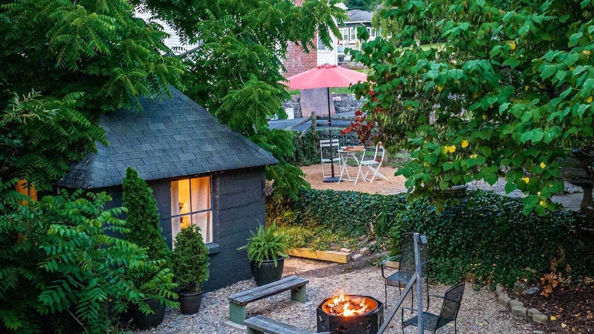 Fayetteville House | Delightful DT Bungalow, Walk to Town, Firepit, BBQ, ❤️ of NRG