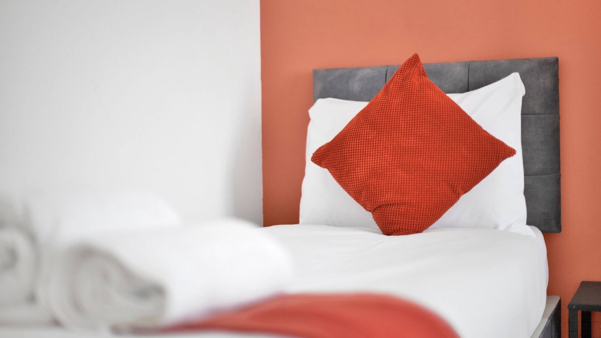 Ewell House | Delightful Epsom Home, London/Surrey,sleeps 7/8, Garden, Off Street Parking