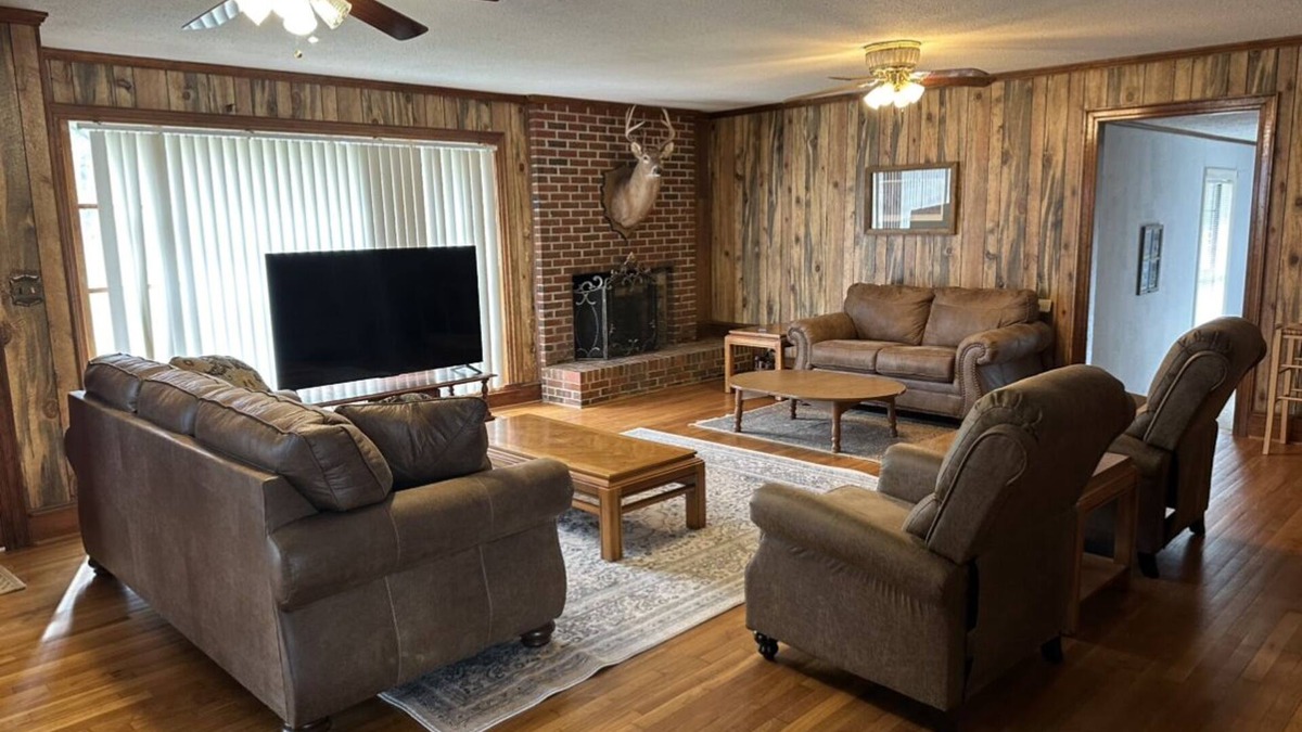 Marshallville Other | Delightful Farmhouse 4-bedroom 2 full bathrooms located in Marshallville, GA