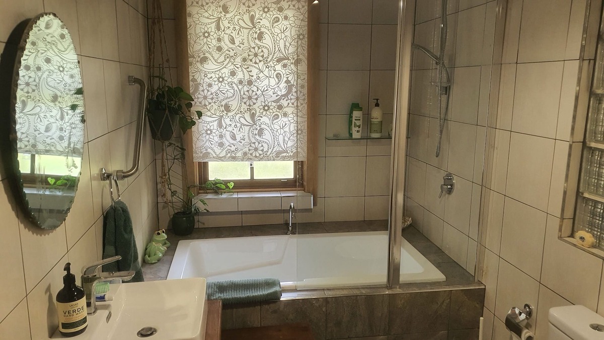 St. Albans Apartment | Delightful fully self contained ground floor apartment.