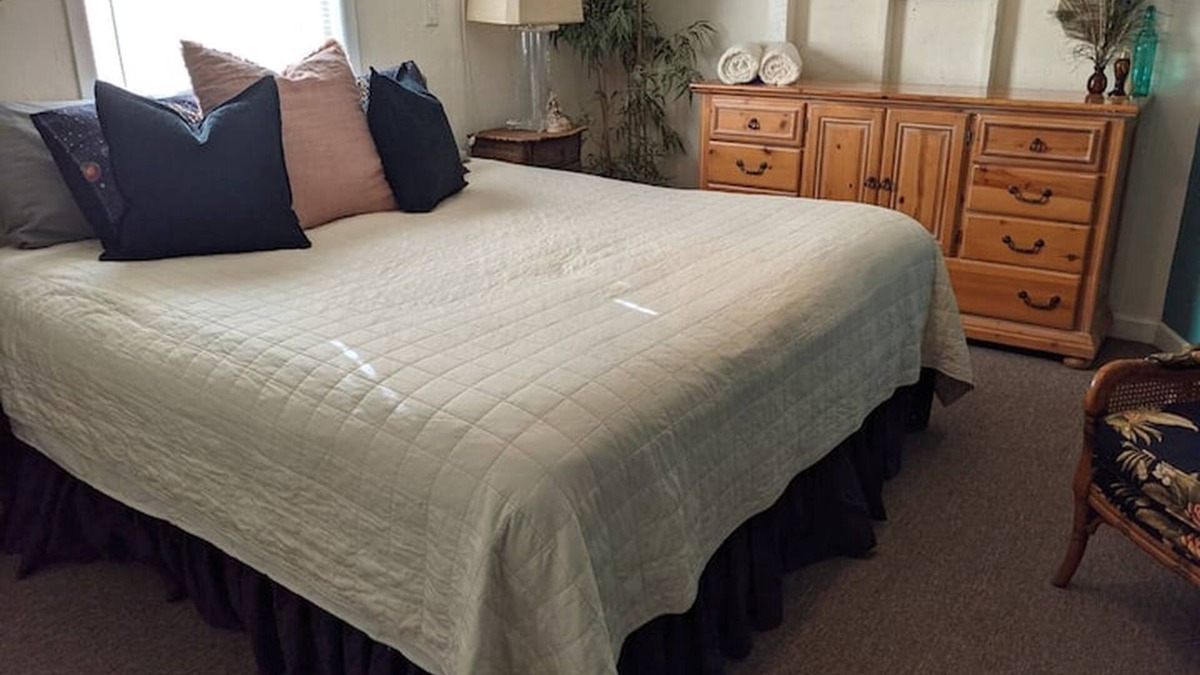 Stuart House | Delightful Getaway in Manatees Pocket