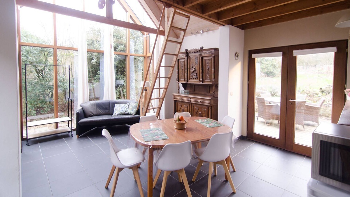 Gijzelbrechtegem House | Delightful Holiday Home in Anzegem with Garden Furniture