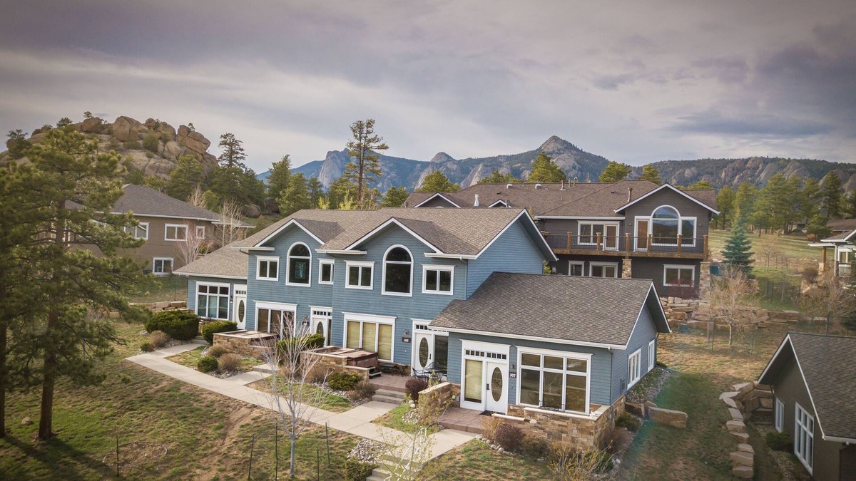 Stanley Hills Condo | Delightful home complete with fireplace, private hot tub, jetted tub, and views