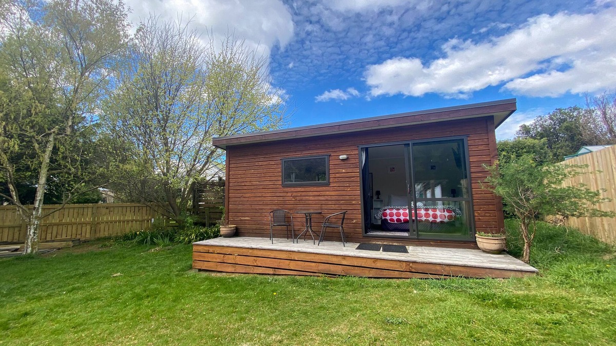 Lake Hawea Cabin | Delightful Lake Hawea Studio Cabin