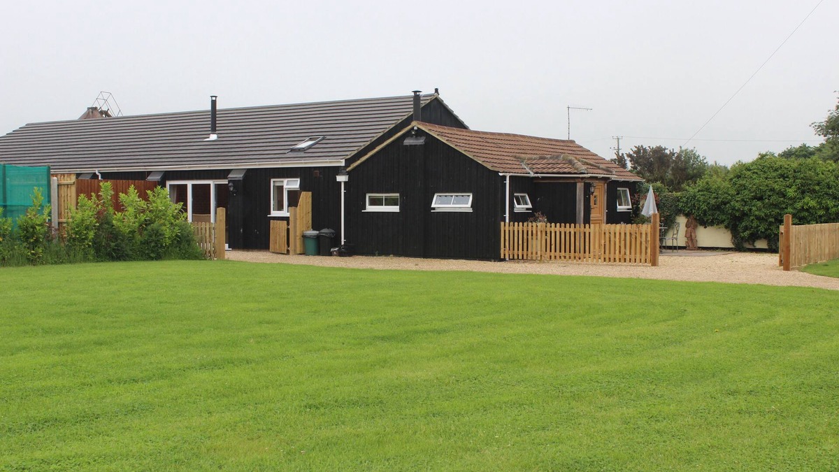 Alderholt Cottage | Delightful luxury rustic barn conversion nr New Forest & south coast.Sleeps 2/4
