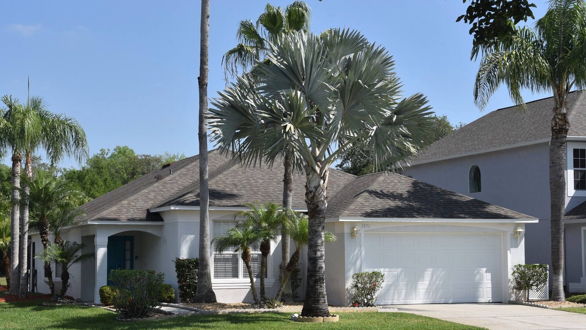 Lake Berkley Villa | Delightful modern 4 bed, 3 bath villa with private pool/spa and lake view.