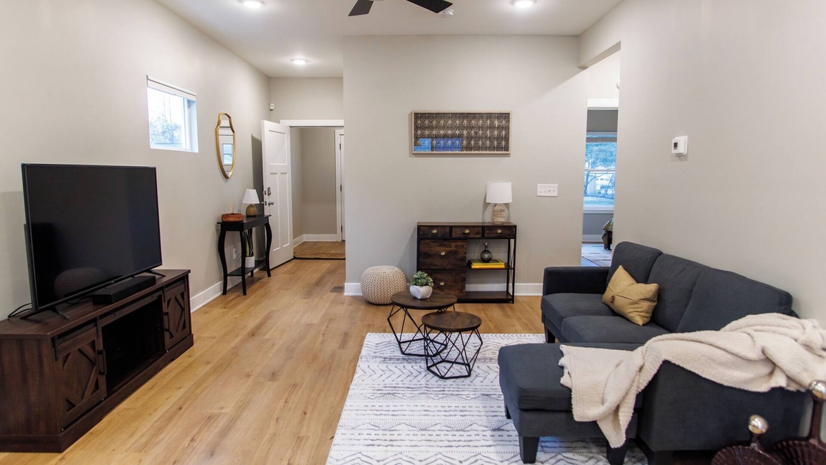 Indianapolis Apartment | Delightful modern duplex apartment well located in welcoming South Broad Ripple