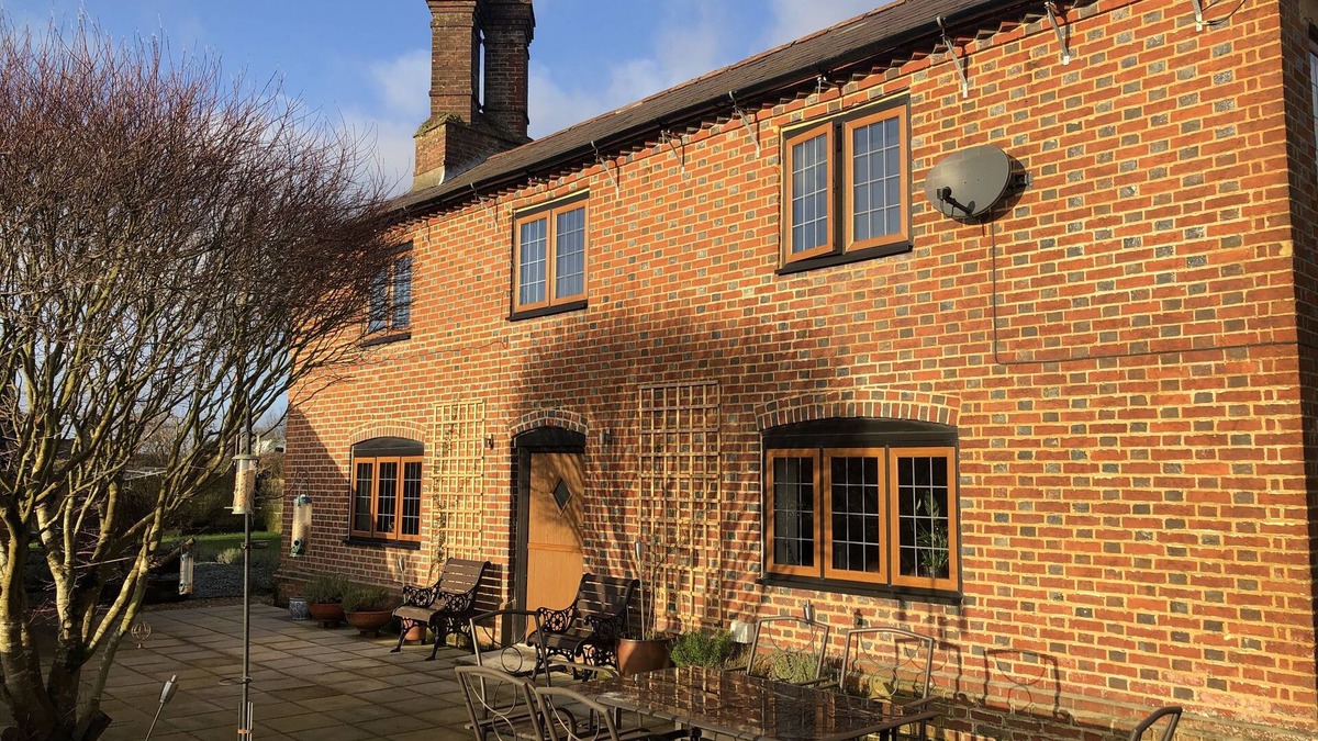 New Forest District House | Delightful New Forest cottage with hot tub and direct forest access, sleeps 8