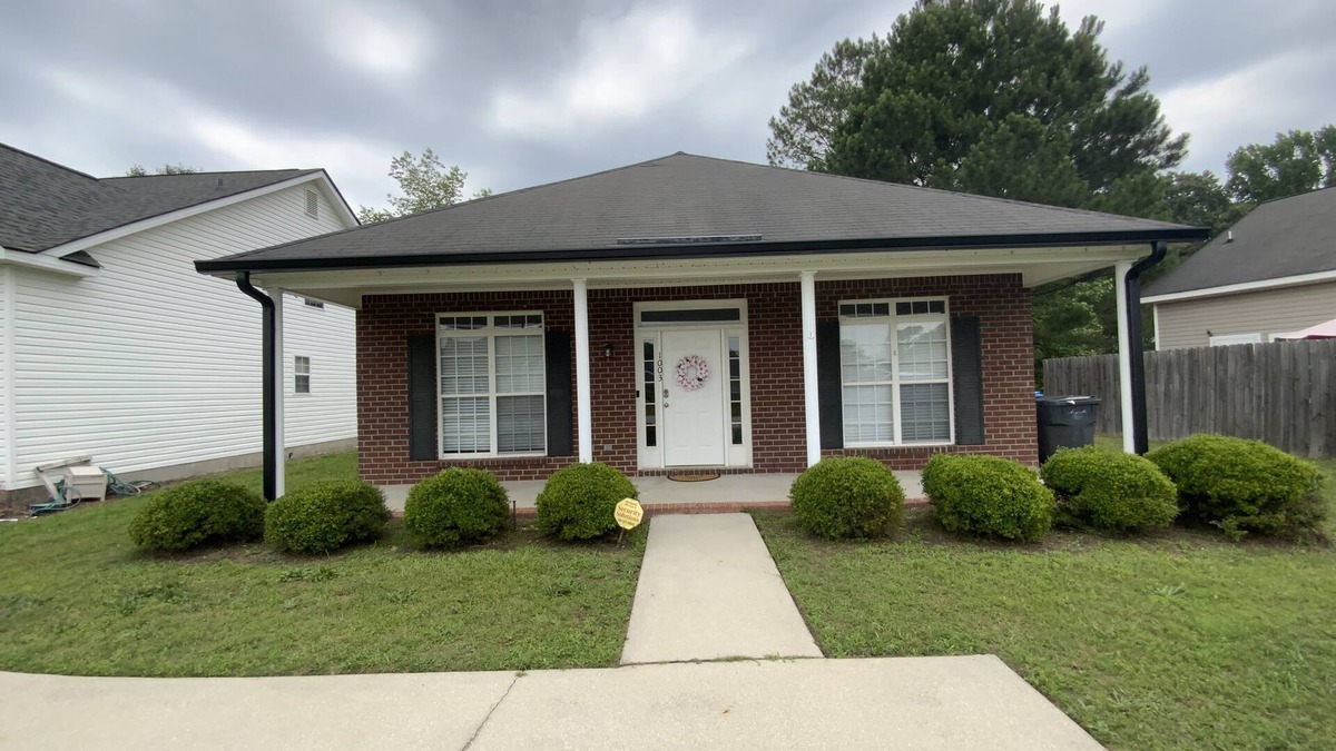 Gracewood House | Delightful patio home in golf course community