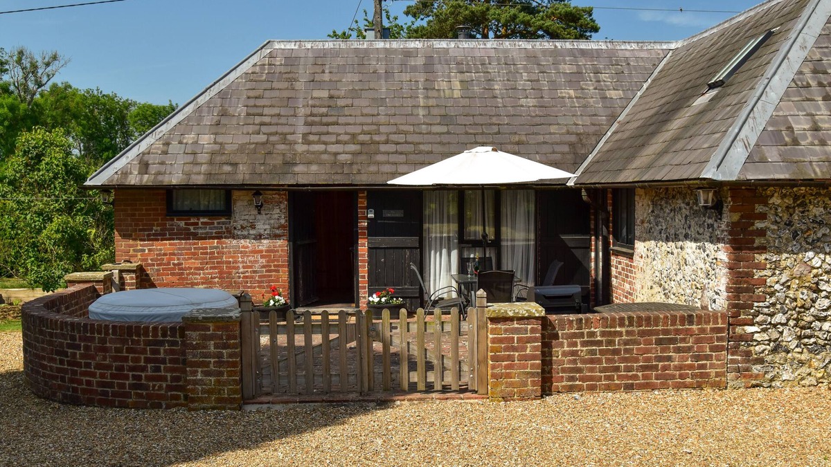 Bilting Cottage | Delightful Pet and Family Friendly 2 bedroom Cottage in Challock, Kent
